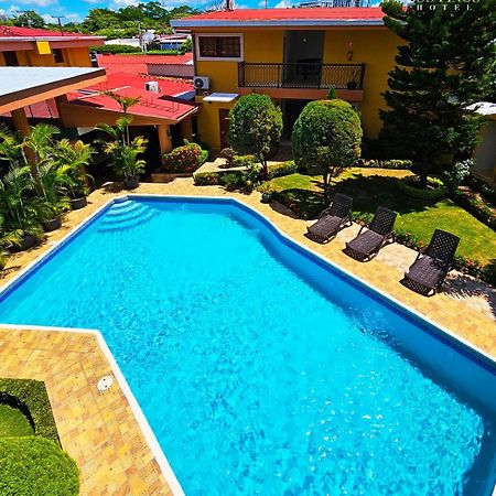 Hotel Los Pinos Managua Exterior photo