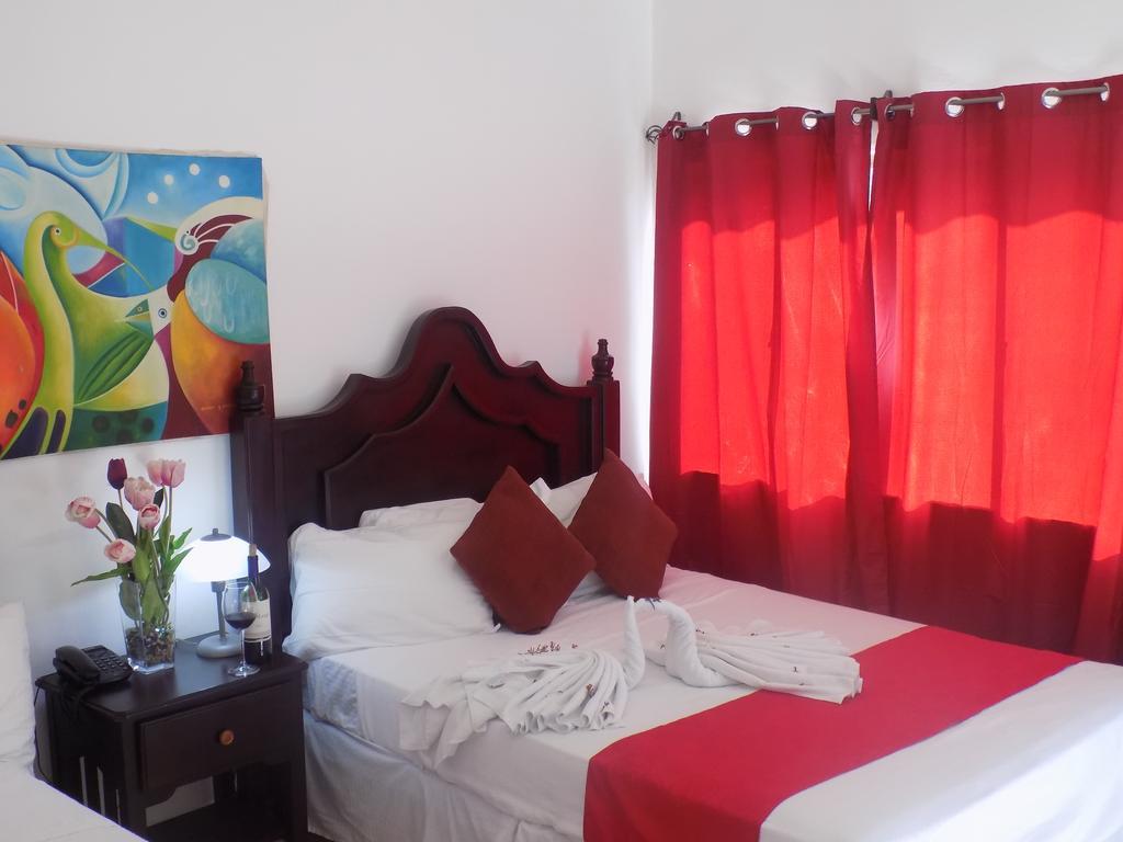 Hotel Los Pinos Managua Exterior photo