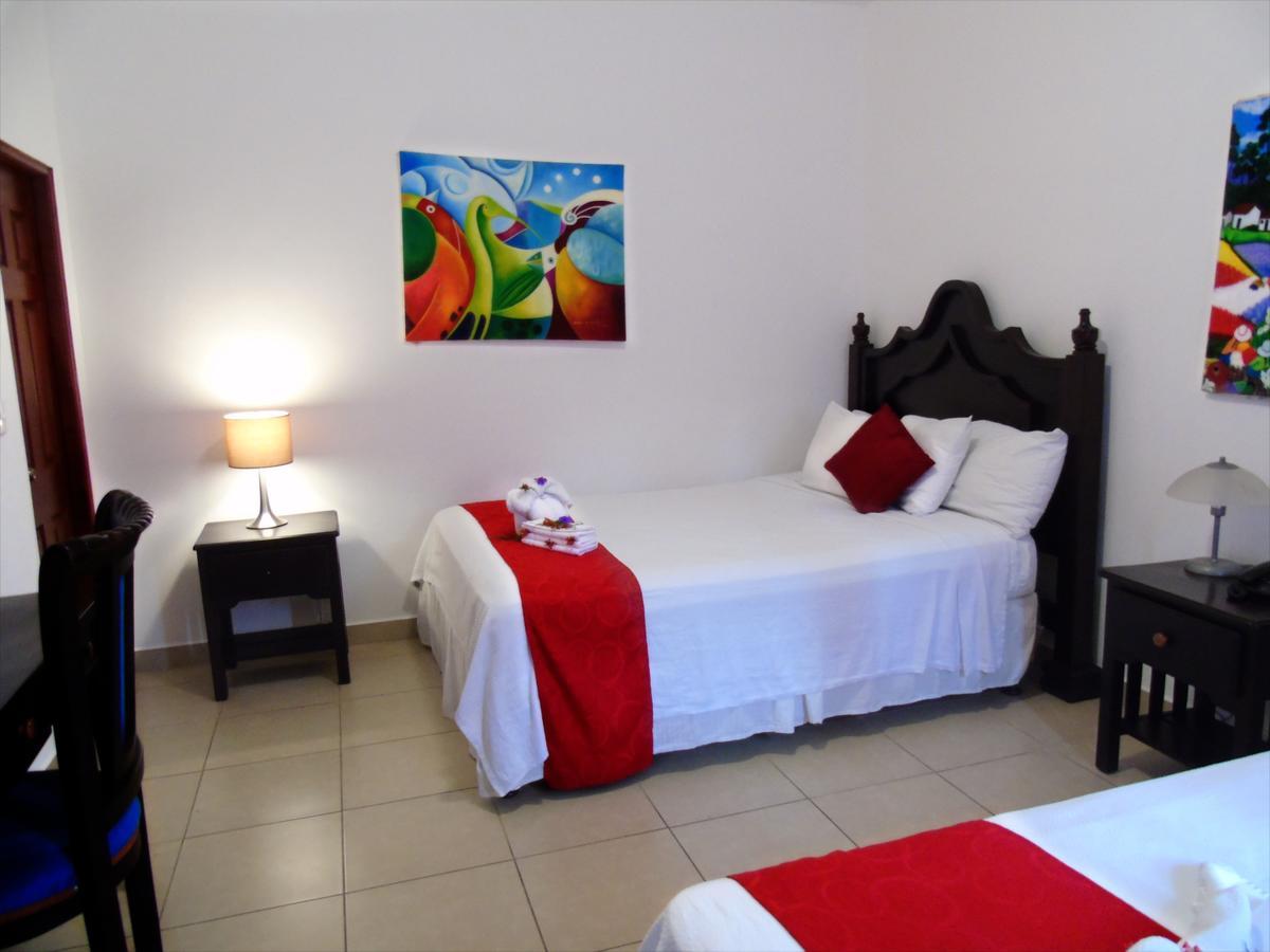 Hotel Los Pinos Managua Exterior photo